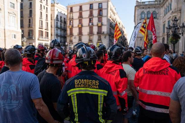 Un Miler De Treballadors Municipals De Barcelona Protesten Per La ...