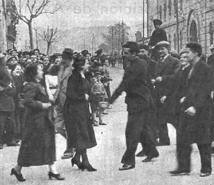Liberación de los presos políticos. Presó Modèl. Barcelona (febrero, 1936). Fuente ElNacional