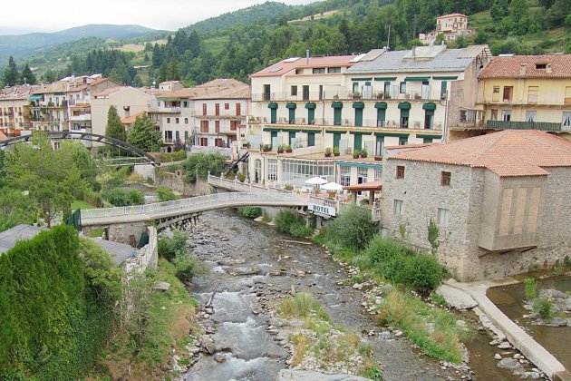 pobles catalunya pont octubre camprodon