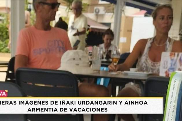 Iñaki y Ainhoa en un restaurante