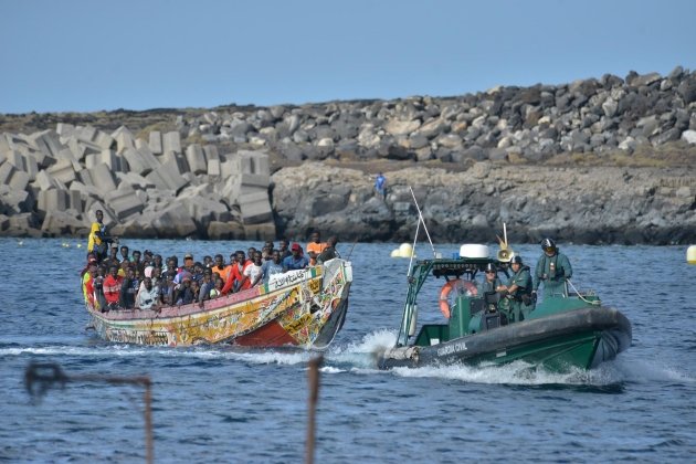 cayuco patera|amasadera migrantes canarias guardia civil efe