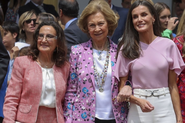 La reina Sofía con Paloma y Letizia EFE