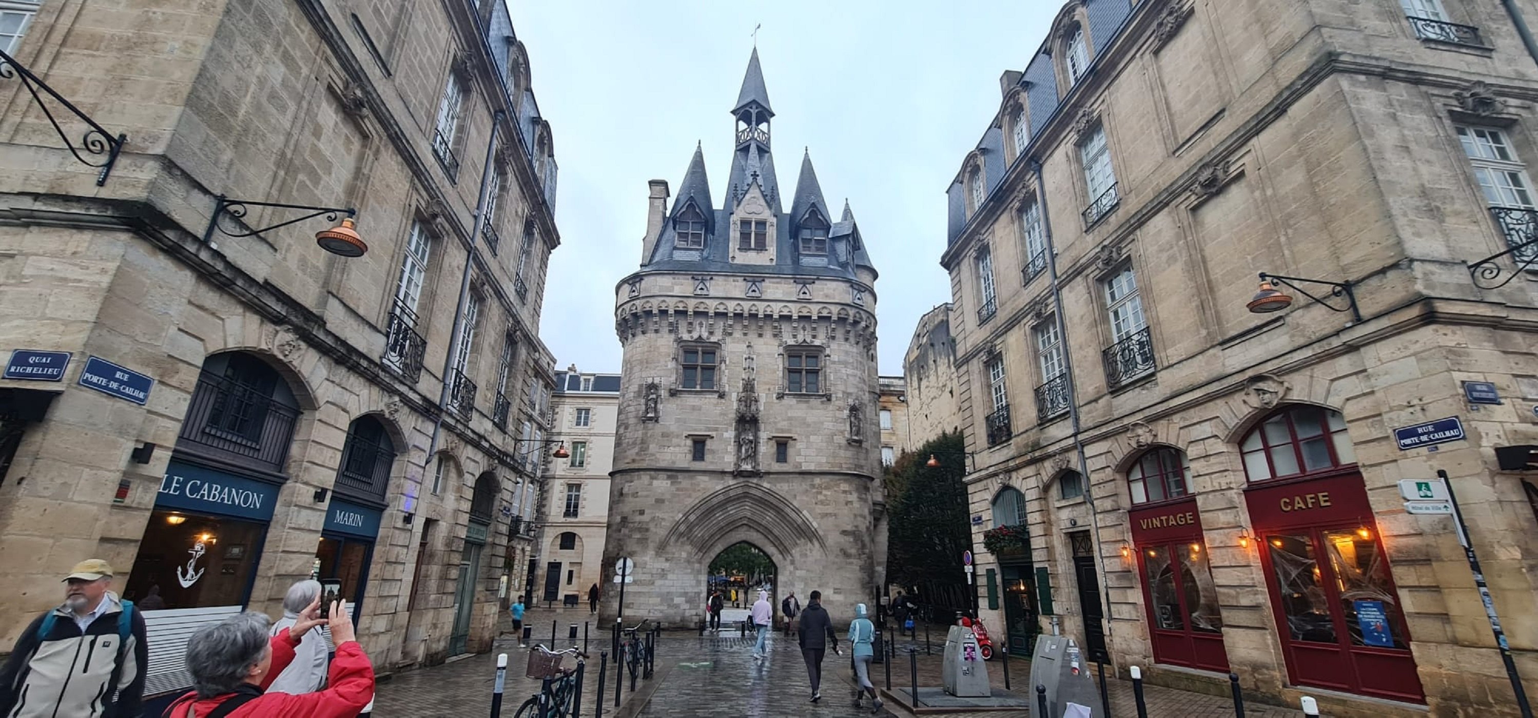 Bordeus. Porta de Cailhau des del Moll Richelieu. Foto Josep Sabat