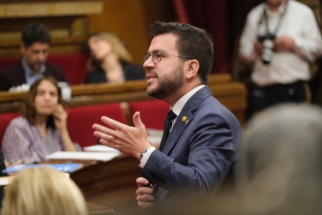 Pere Aragonés, presidente Generalitat, pleno Parlamento 08 11 23. Carlos Baglietto