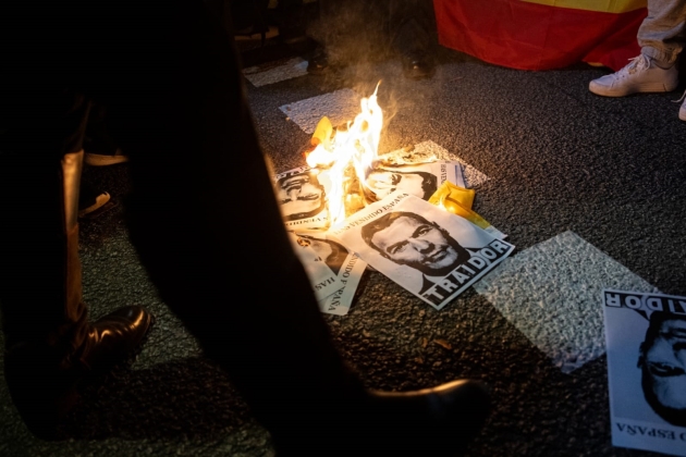 Cremen fotos estelades Pedro Sanchez, protesta Barcelona / Europa Press