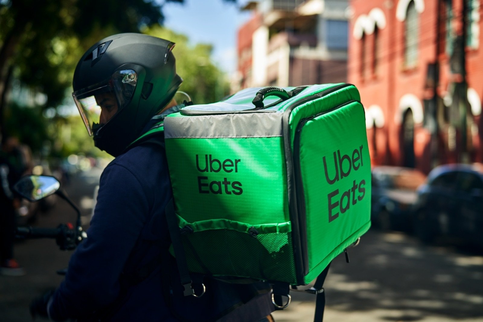 UberEats firma una inversión estratégica con Marlon´s para el crecimiento de las “smash burgers” de moda