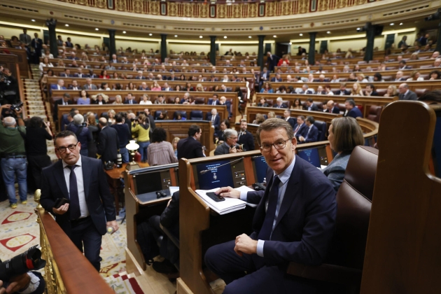 Alberto Núñez Feijóo, lider del PP, pren lloc al hemicicle per la investidura de Pedro Sánchez