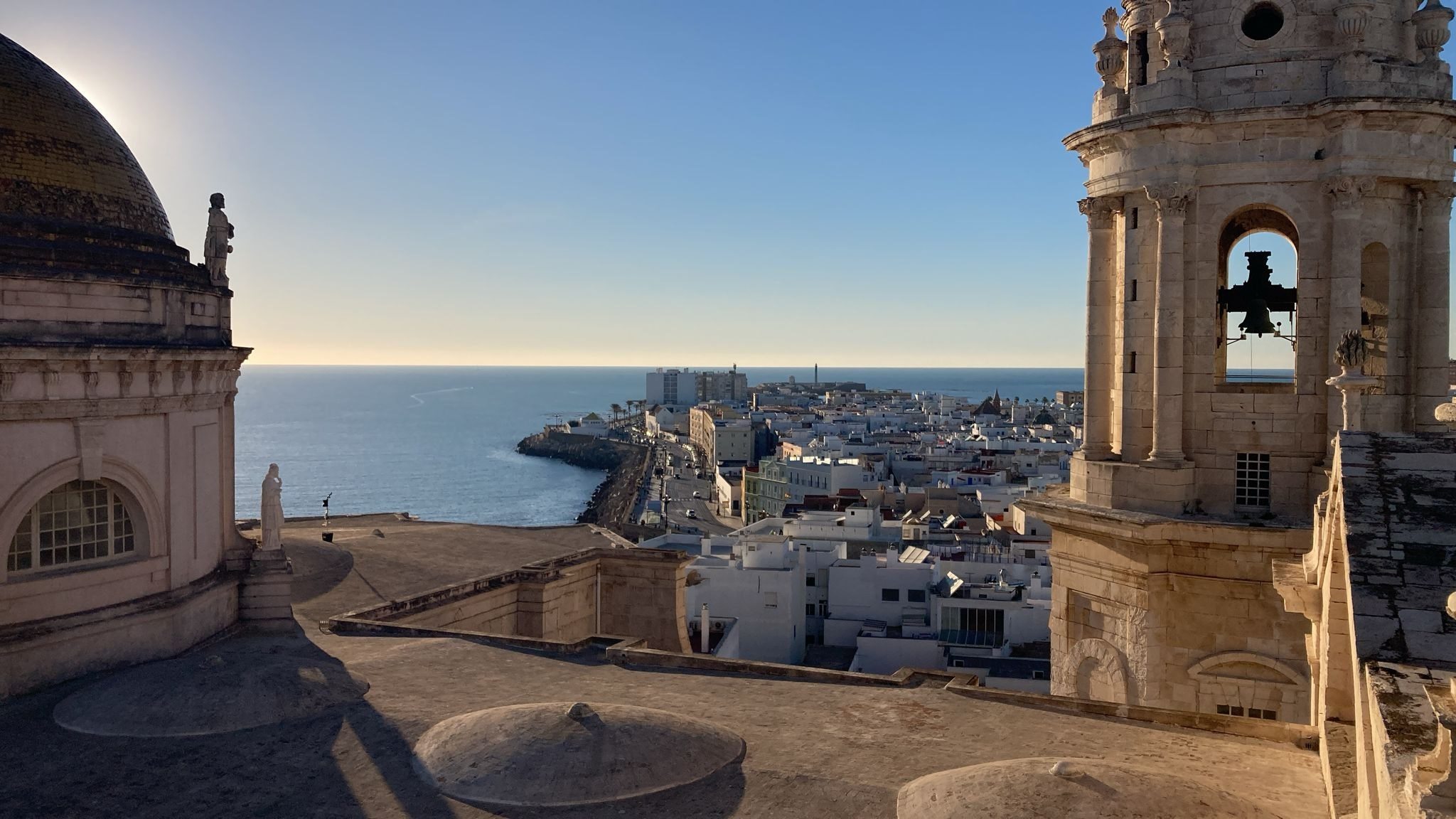 11. Cádiz. Vista de la ciudad desde la cima|cumbre del campanario de la Catedral. Foto cedida Pasqual Mas