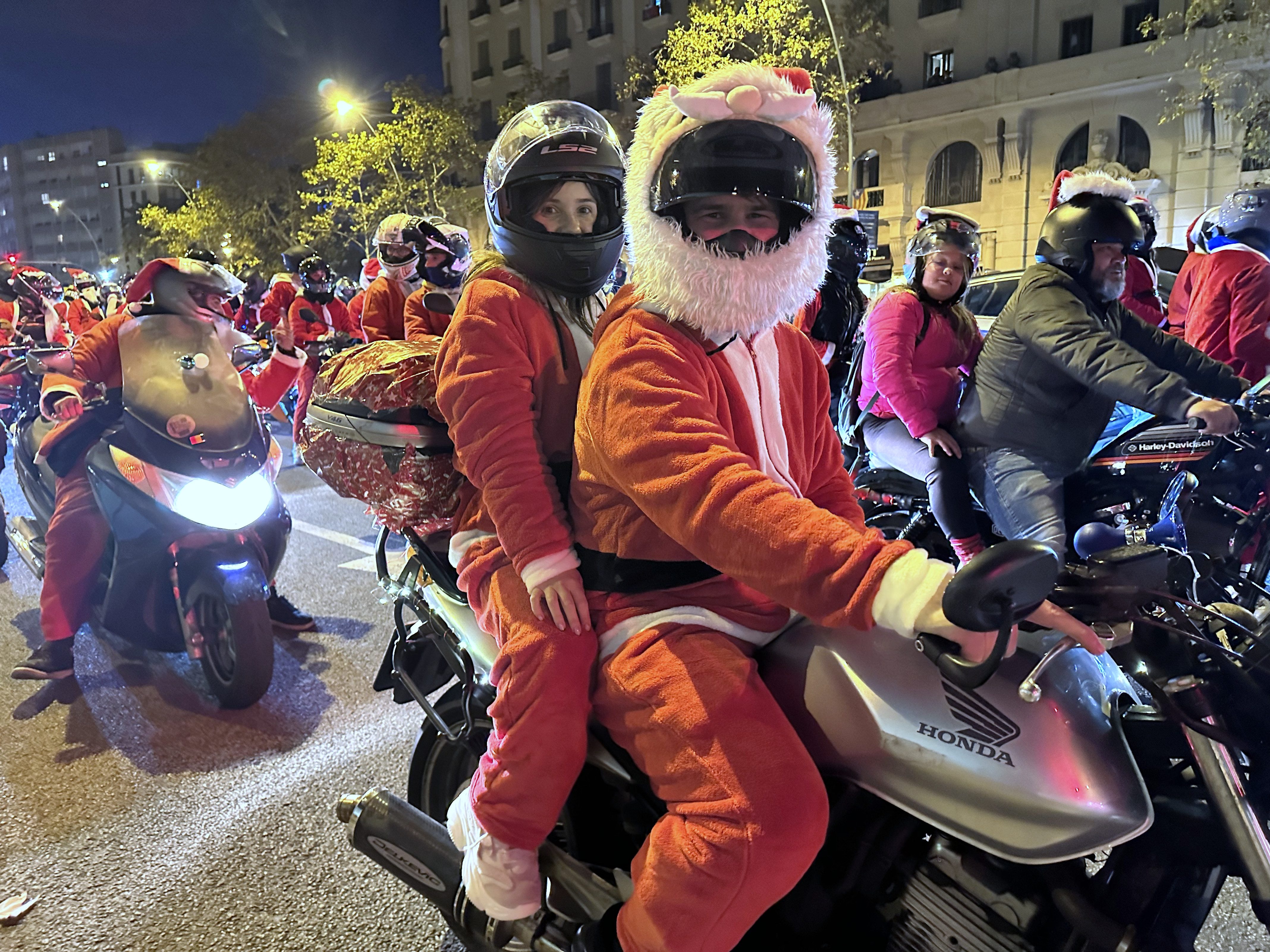 Un altre clàssic de Nadal a Barcelona: torna la polèmica amb la Papanoelada Motera