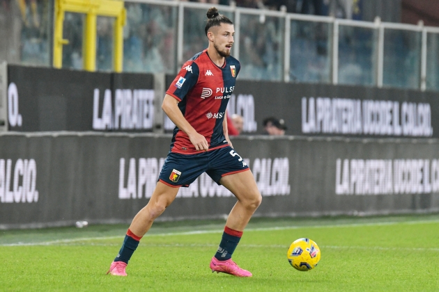 Radu Dragusin, durante un partido del Genova / Foto: Europa Press Radu Dragusin, durante un partido del Genova / Foto: Europa Press