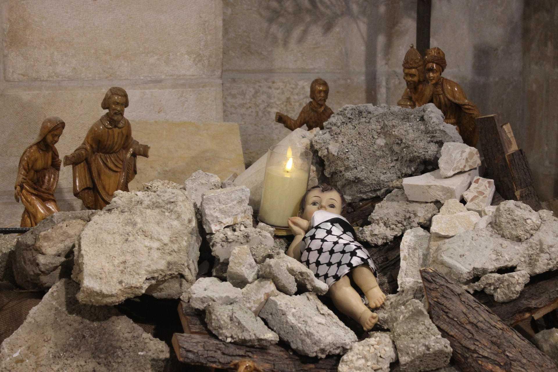 El nen Jesús entre ruïnes al pessebre d'una església de Betlem denuncia les morts d'infants a Gaza