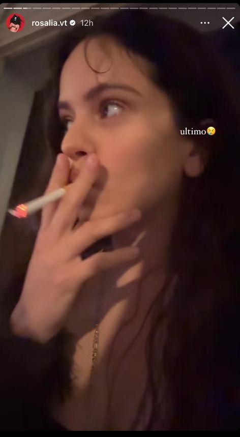 Rosalia fumando vía stories de Instagram