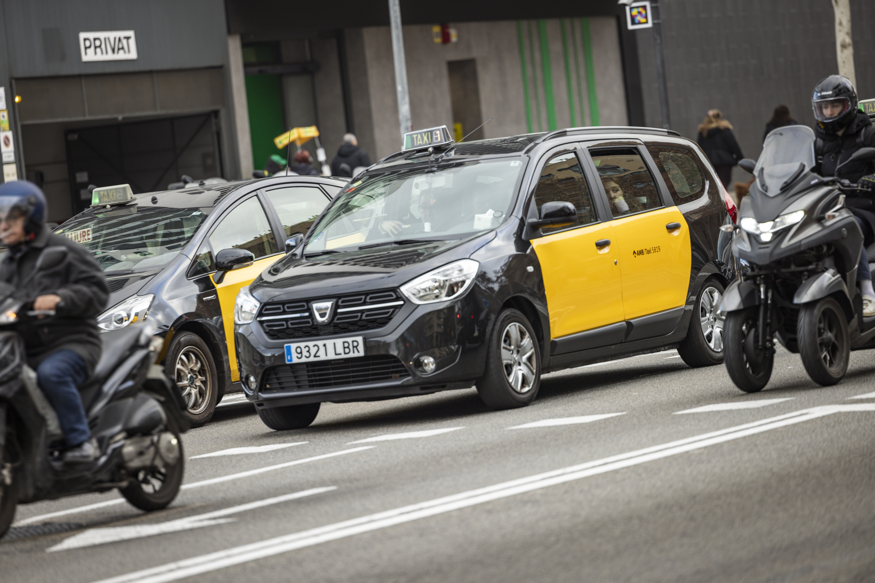 Marxa lenta de taxistes a Barcelona aquest dimecres: què reclamen?