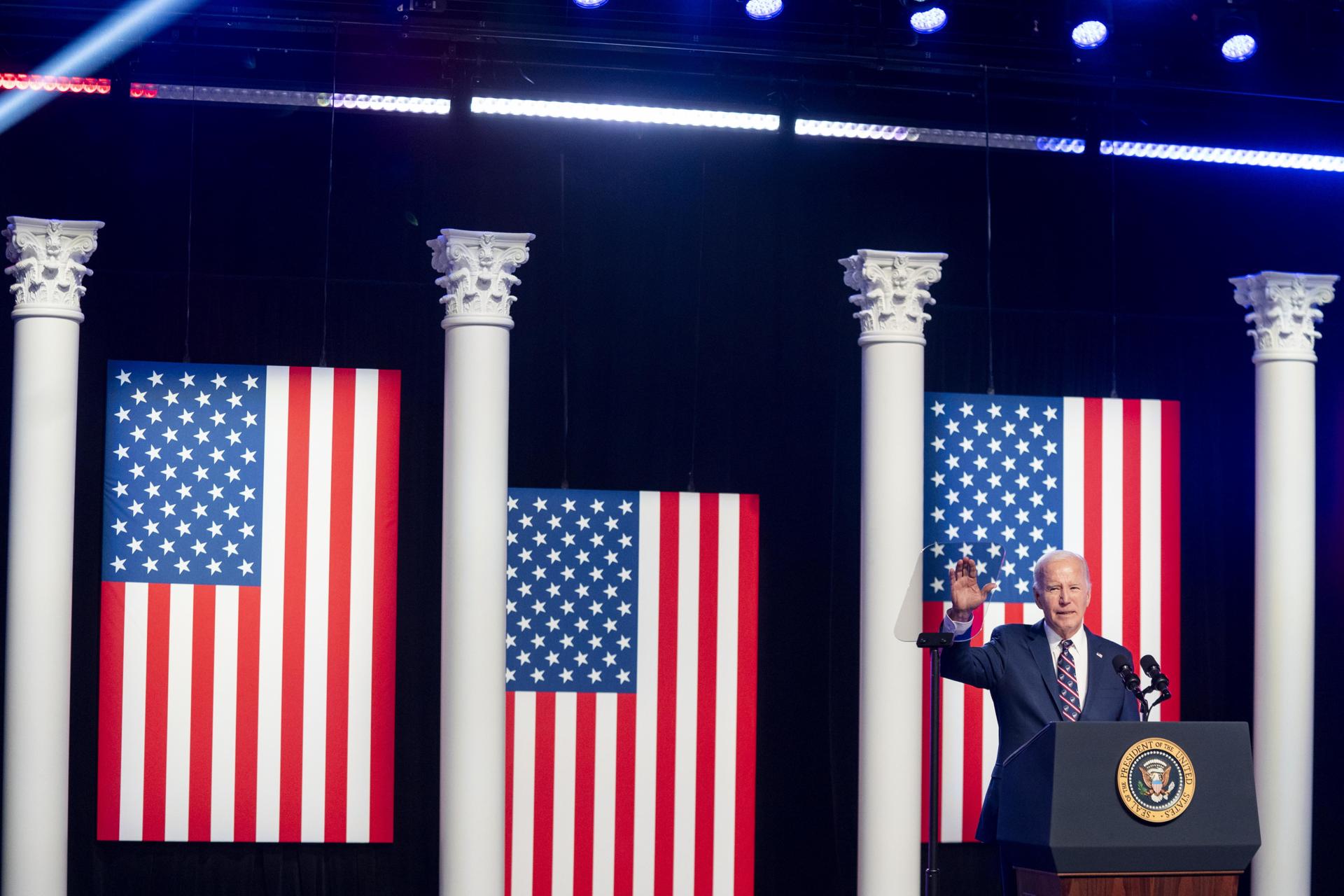 Joe Biden encén les alarmes als EUA: "La democràcia i la vostra llibertat estan en joc"