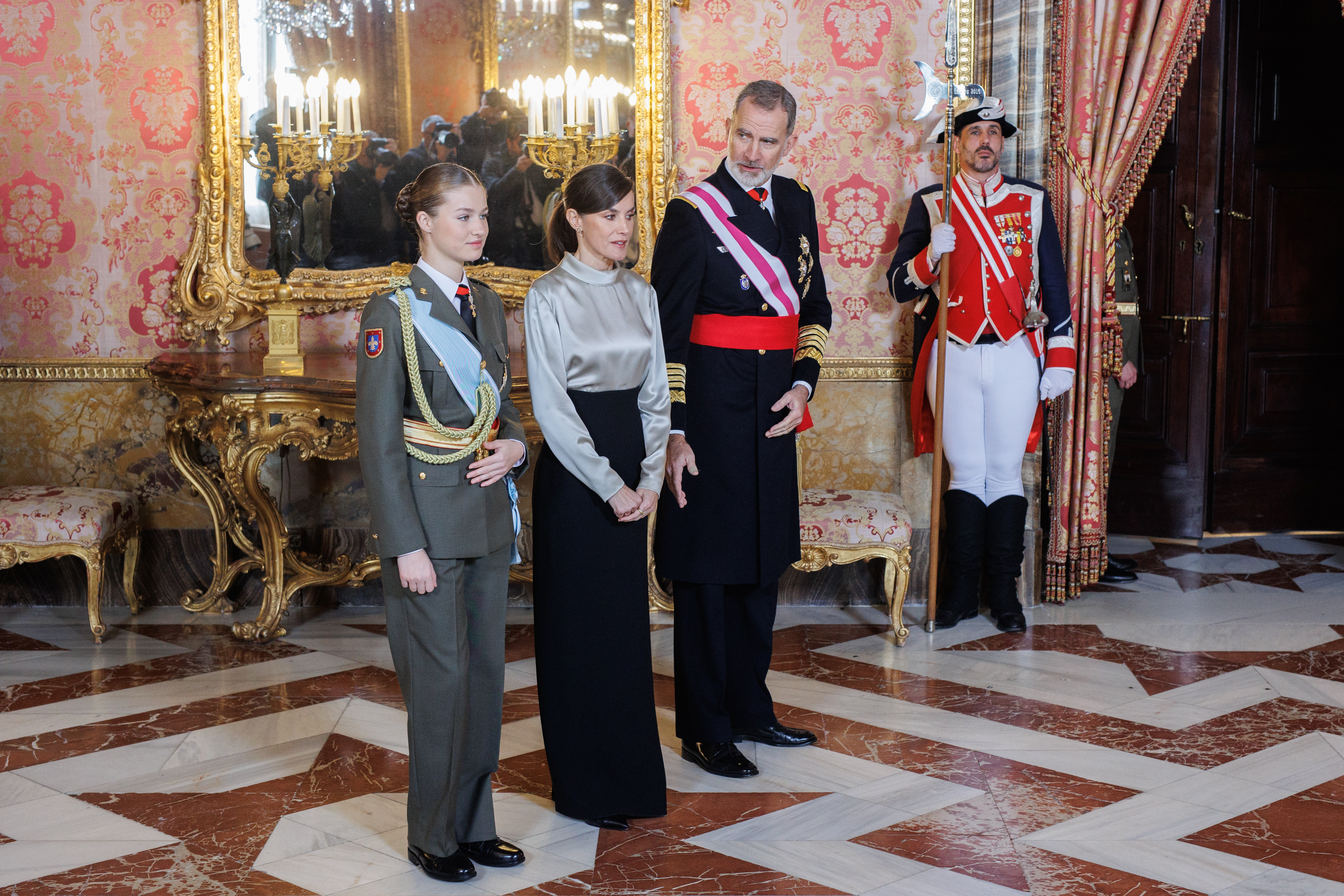 EuropaPress 5671088 i d princesa leonor reina letizia rei felipe vaig veure recepcion pasqua militar