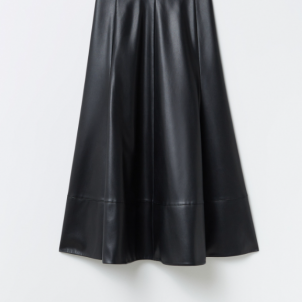 Falda negra larga polipiel