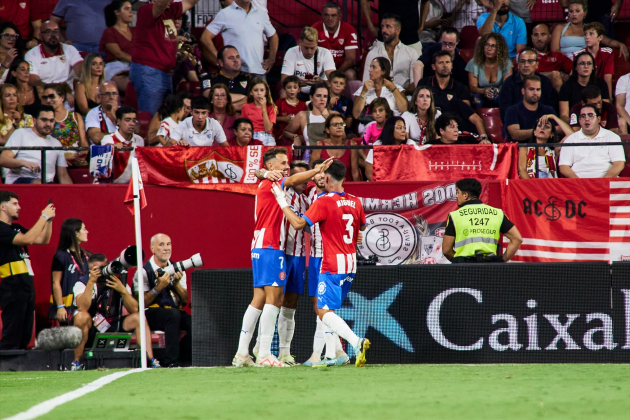 El Girona celebra el gol de la victoria en el campo del Sevilla / Foto: Europa Press