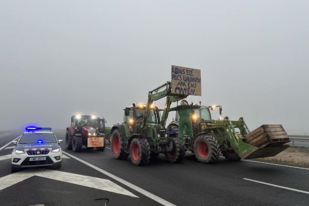 3f068e0f a6c7 4d7a b5e8 protestes tractors marxa lenta agricultors ponent foto acn