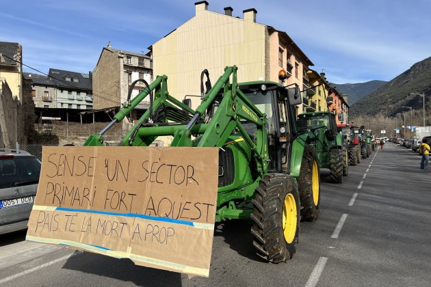 tractors sort protesta pagesos foto acn