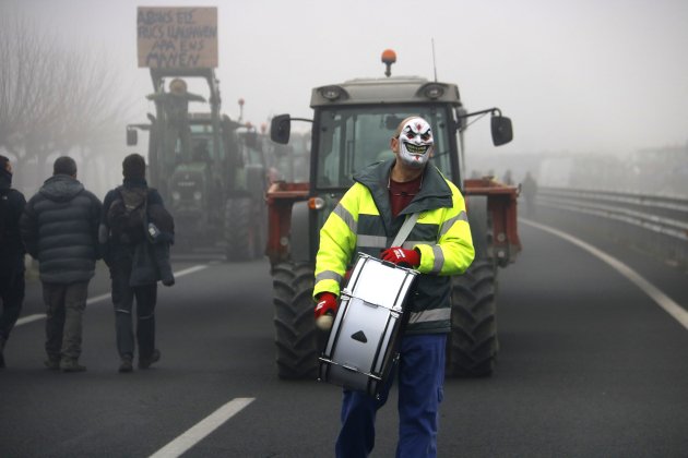 protesta pagesos i tractors A2 fondarella foto acn