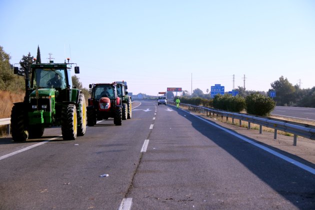 tractors abandonen tall Ap7 aldea foto acn