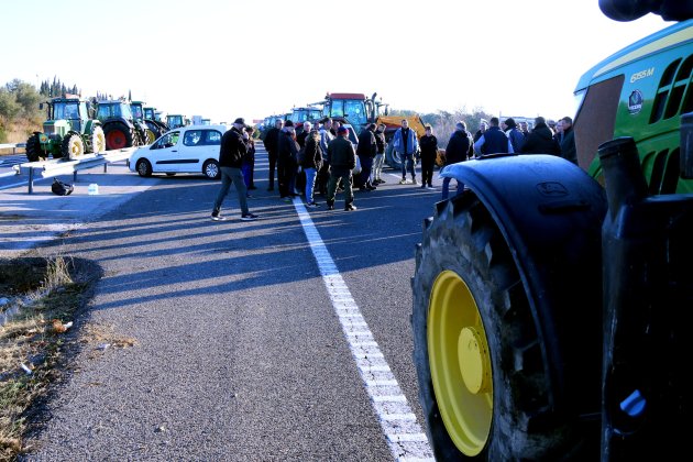 tractors abandonen tall Ap7 aldea foto acn