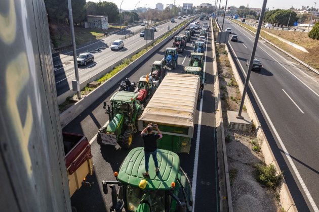 Tractors pagesos entrada Diagonal Barcelona / Carlos Baglietto