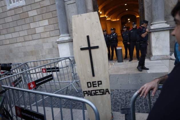 Protesta pagesos placa Sant Jaume / Carlos Baglietto