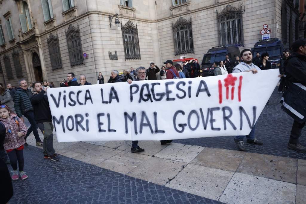 Protesta pagesos placa Sant Jaume / Carlos Baglietto