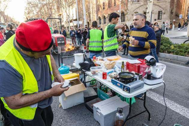 Pagesos tractors Barcelona, dinar / Carlos Baglietto