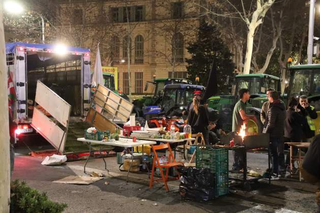 Pagesos tractors passar nit Barcelona / ACN