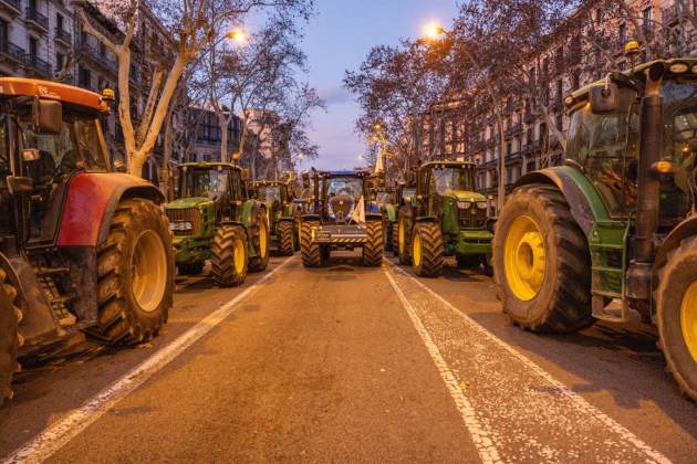 Tractors Gran Via, mobilitzacions pagesos Barcelona. Carlos Baglietto