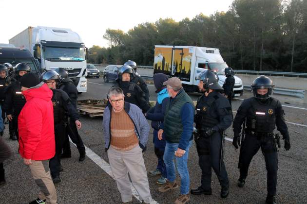 agents mossos tall ap7 tractors foto acn