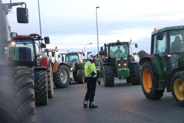 protesta tractors santa llogaia àlguema foto acn