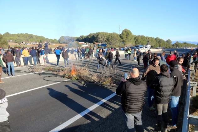 pagesos ap 7 Pontós agricultors protesta foto acn