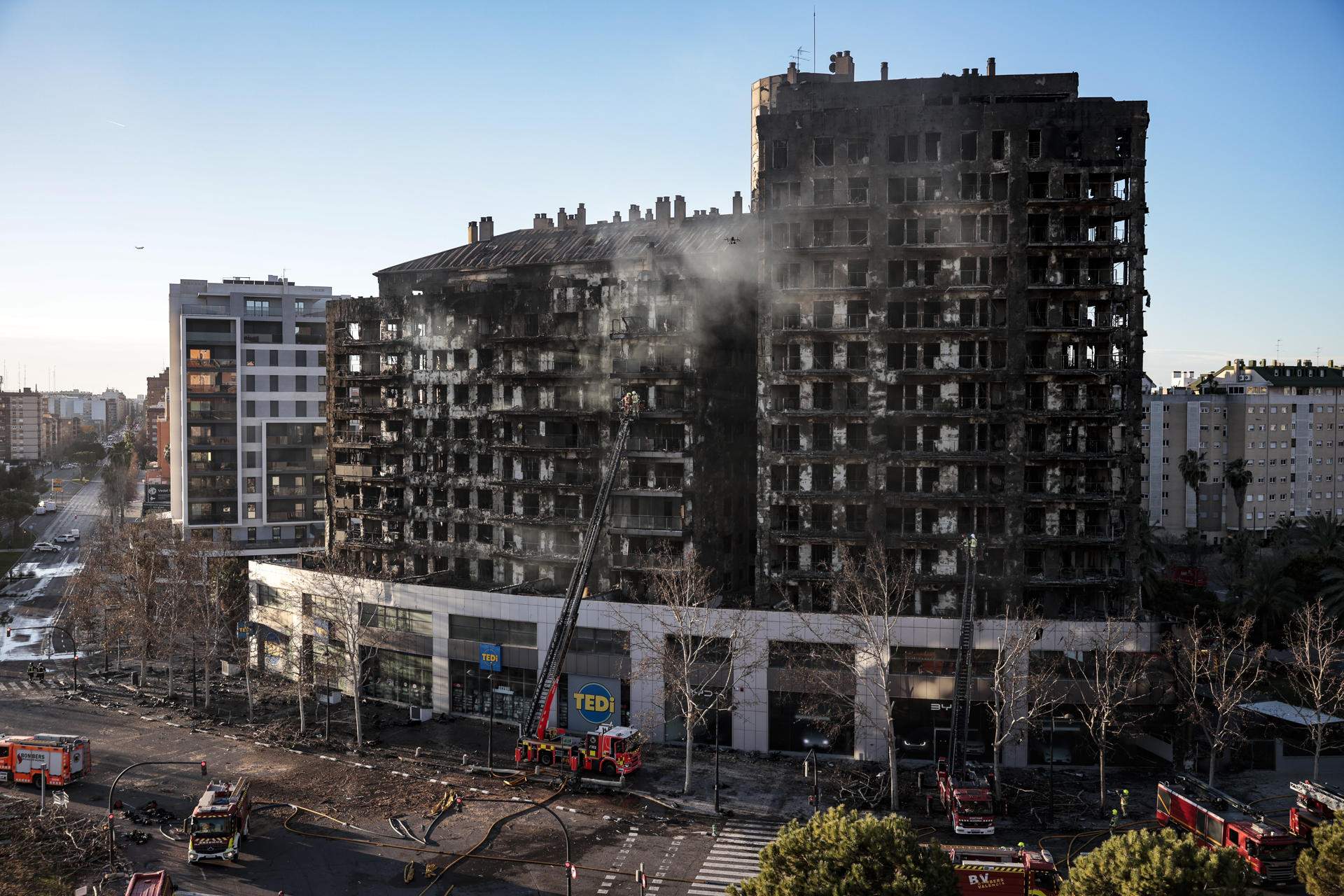 ¿Por qué el efecto chimenea propagó las llamas y calcinó las torres en poco más de media hora?