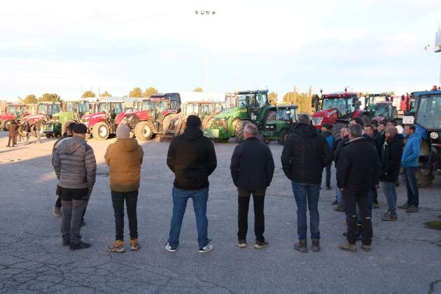 tractores alcarràs protesta foto acn tractores alcarràs protesta foto acn