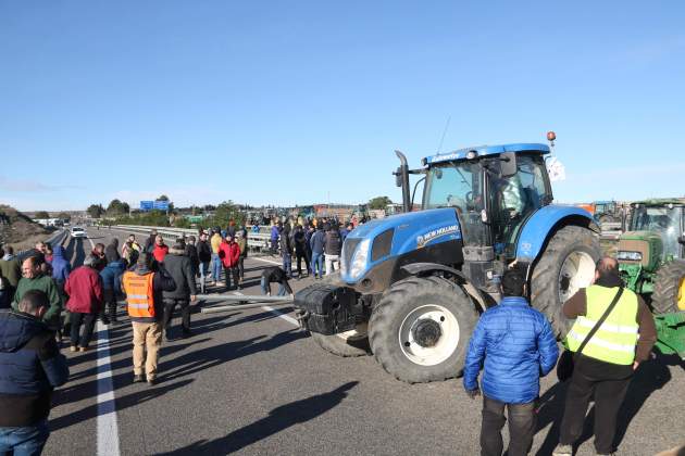 campesinos cortan ap2 Soses foto acn campesinos cortan ap2 Soses foto acn