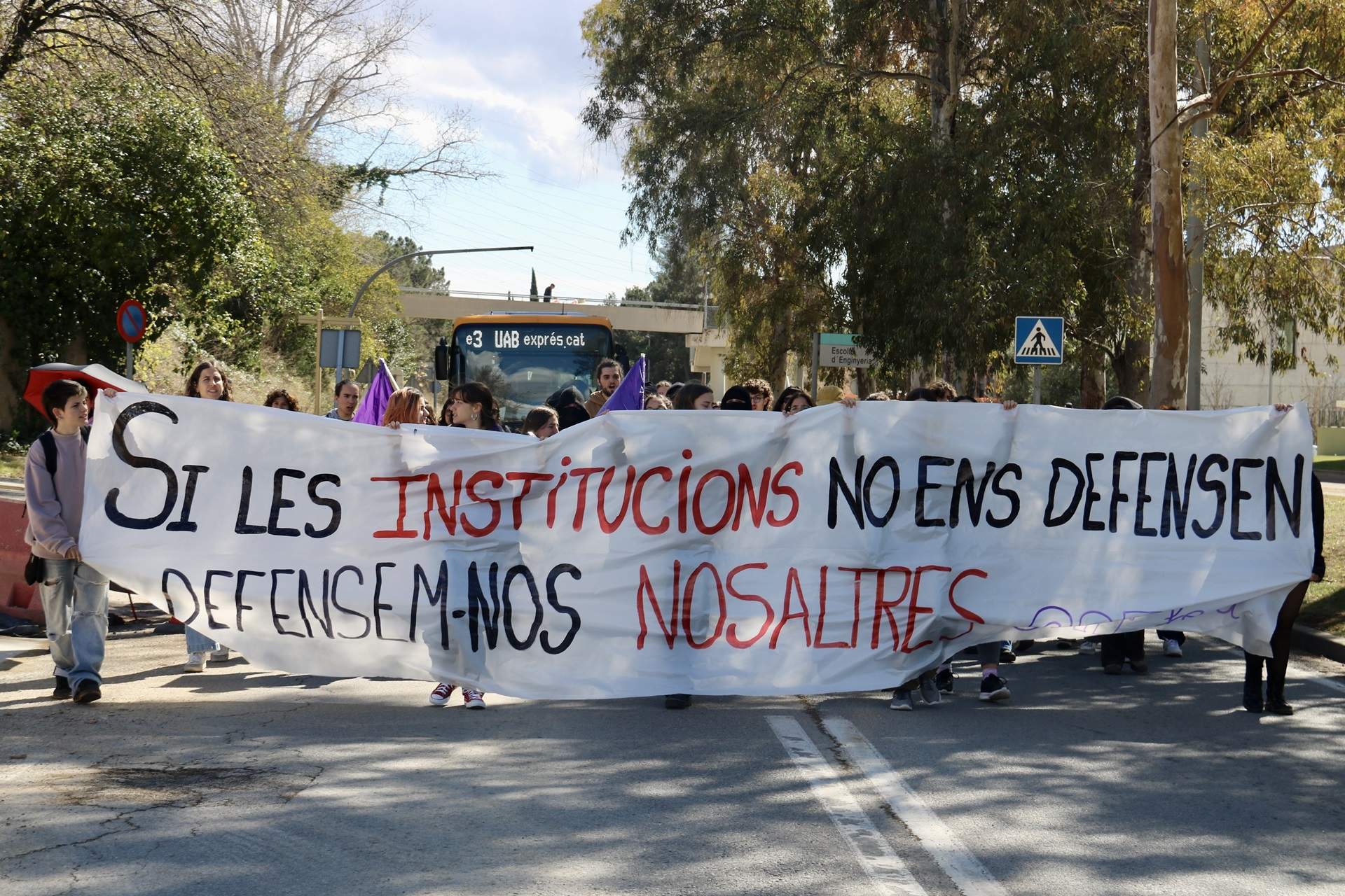 manifestación 8 M estudiantes UAB