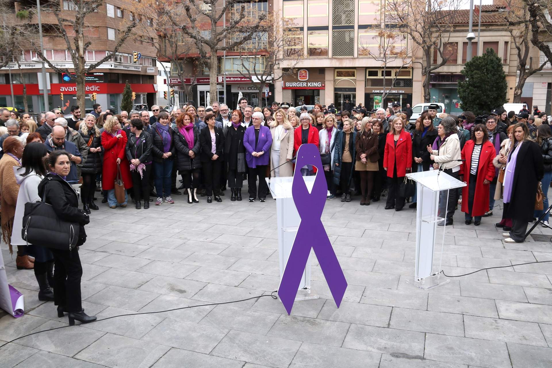 concentración en la plaza 8 de marzo de Lleida