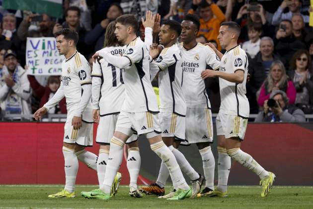 El Reial Madrid celebrant el gol de Vinícius / Foto: EFE