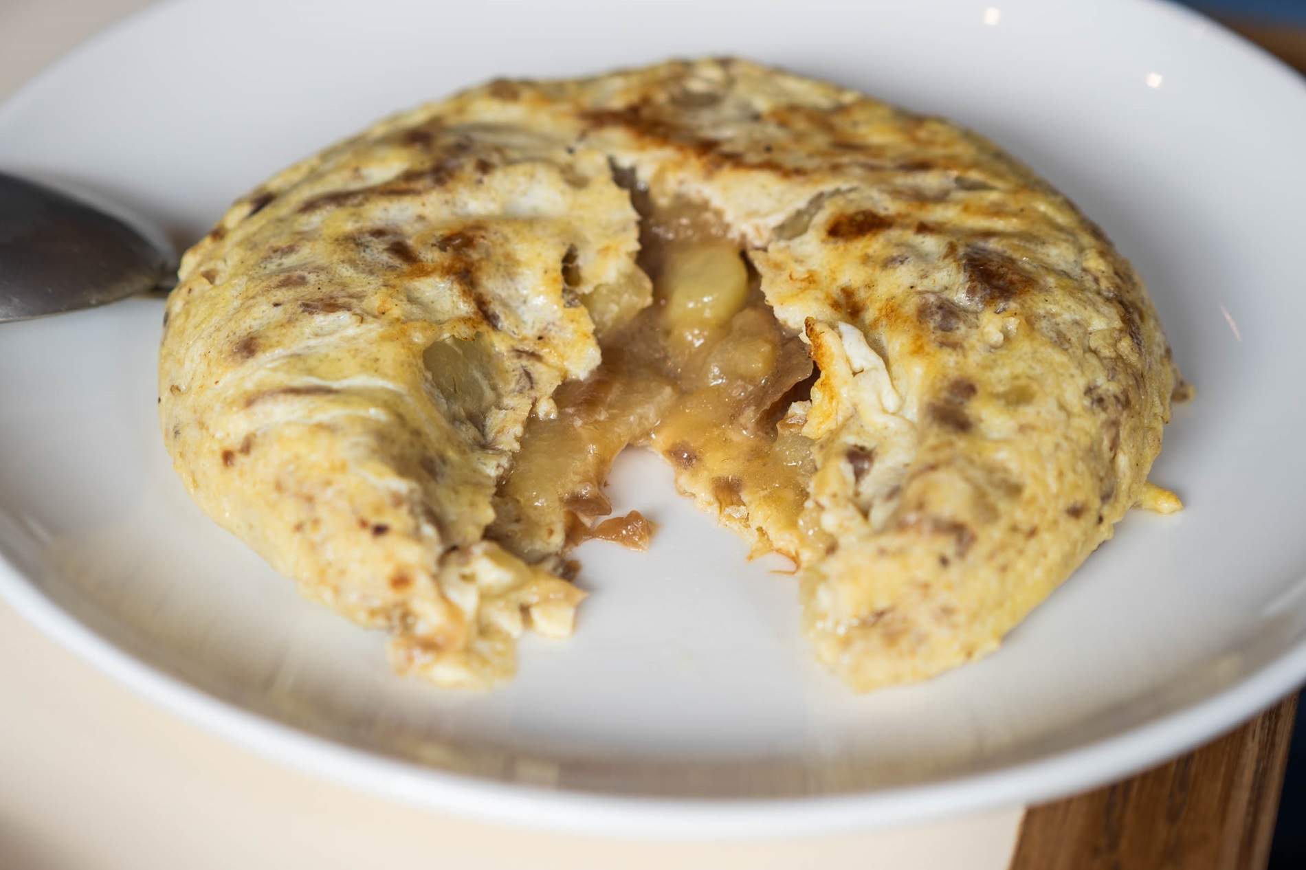 El truco de un chef catalán para conseguir la tortilla de patata más cremosa