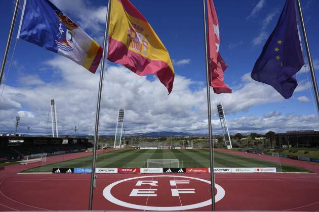 Camps de futbol de la RFEF a Las Rozas Efe