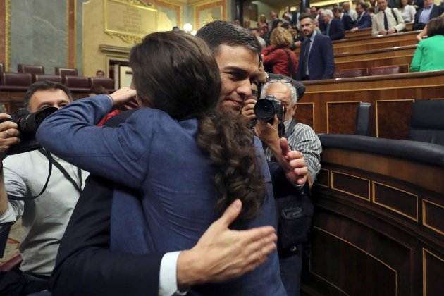 iglesias y sánchez abrazada moción de censura EFE iglesias y sánchez abrazada moción de censura EFE