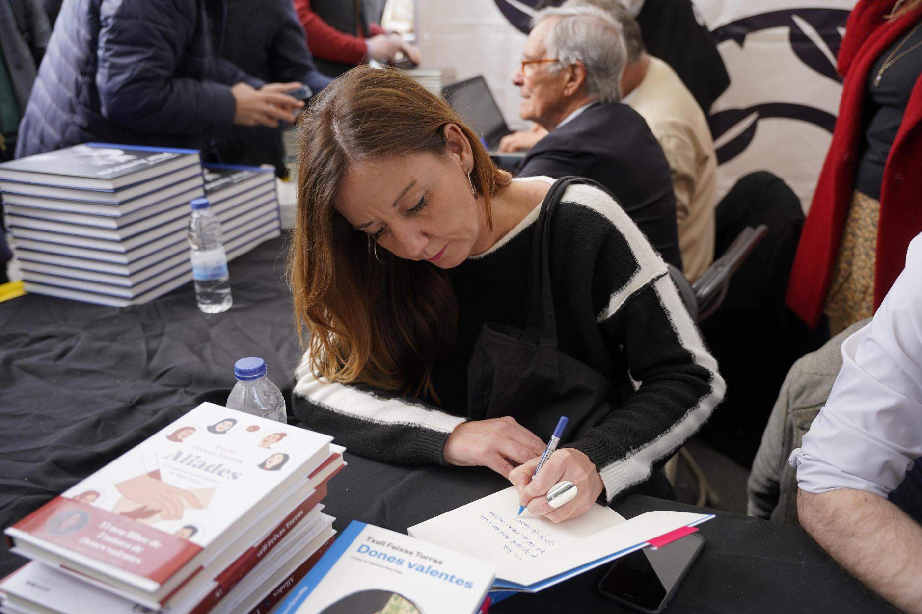 Txell Feixas signatura llibres Sant Jordi