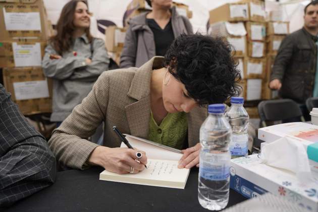 Clara Queraltó, apriete anagrama 2024, Sant Jordi 2024. Irene Vilà