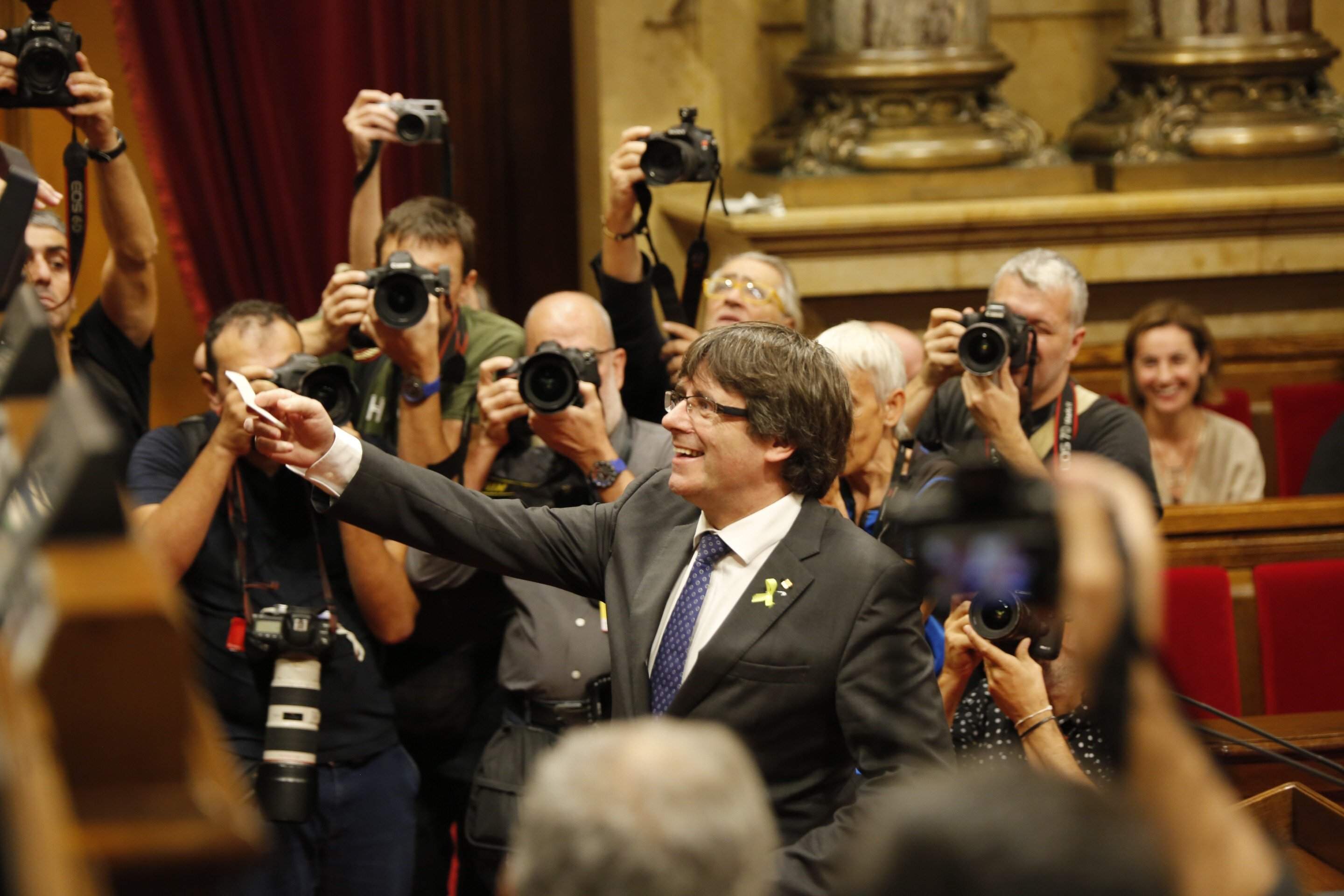 Catalan Parliament declares the Catalan Republic as an independent, sovereign state