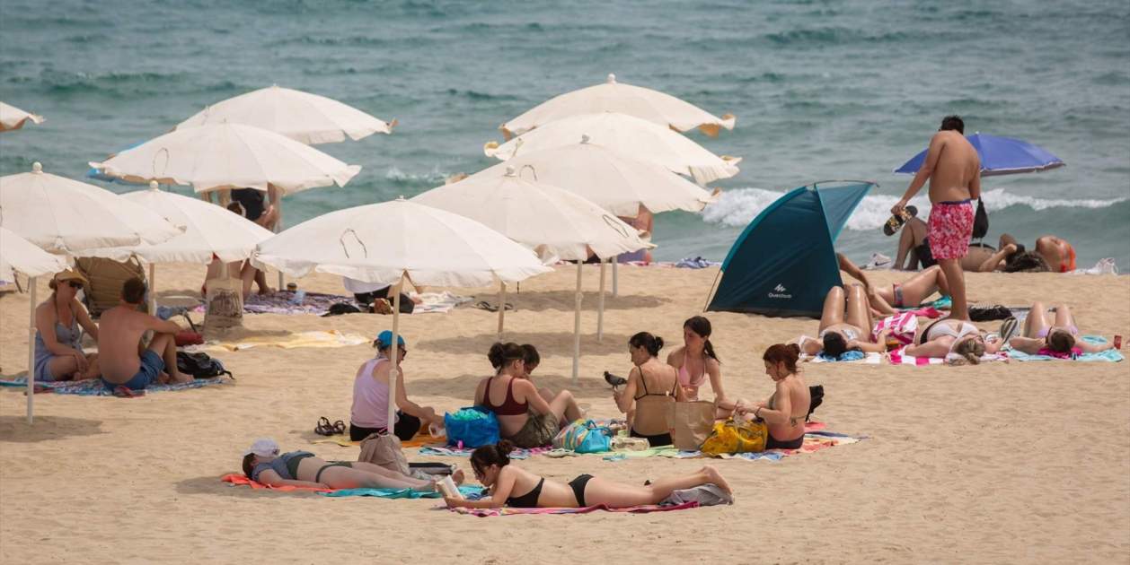 playa bañistas barcelona europa press