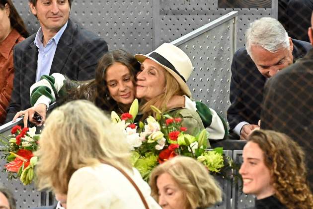 Victoria Federica e Infanta Elena abrazo Europa Press