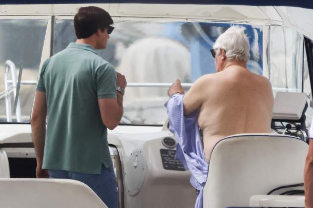 Carlos Fitz James Stuart y su hijo GTRES Carlos Fitz James Stuart y su hijo GTRES